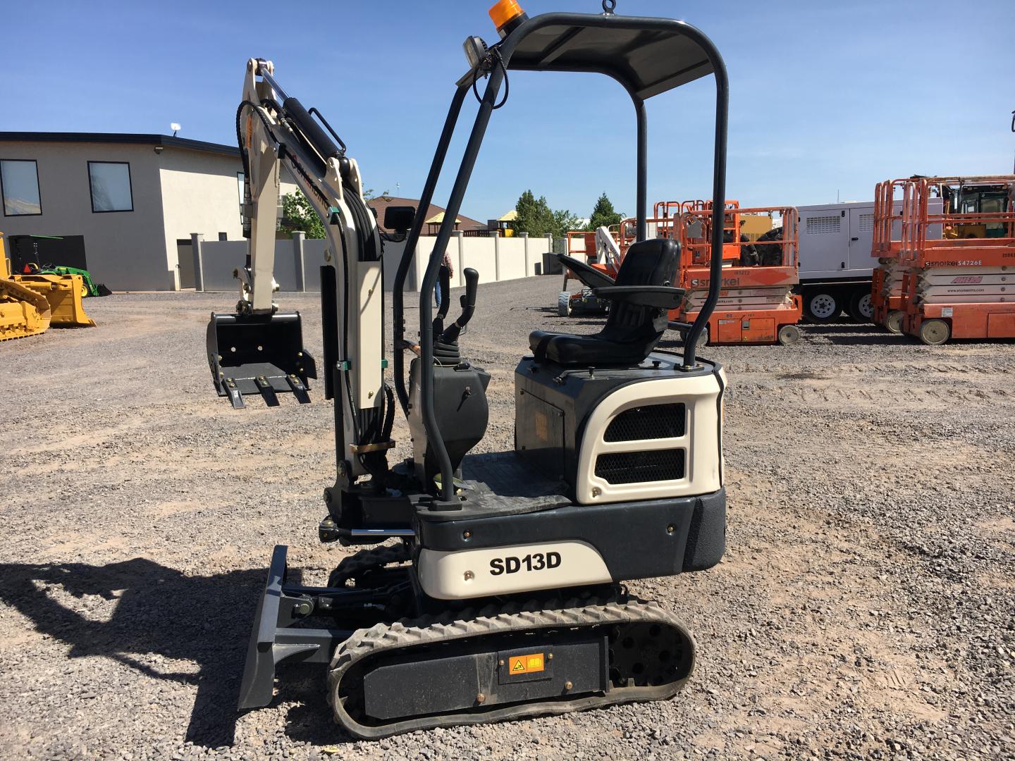 ./imagenes/INVOICE/2019/16887/MINI EXCAVADORA SHANDING SD13D (11).JPG